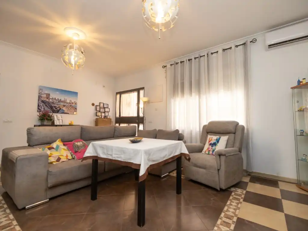 Sala d'estar de Casa o xalet en venda en La Rinconada
