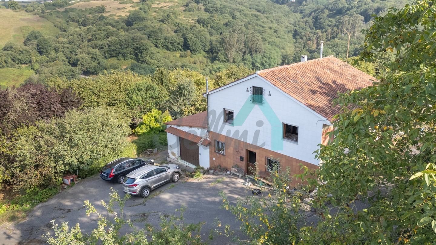 Vista exterior de Casa o xalet en venda en Oviedo  amb Calefacció, Jardí privat i Parquet