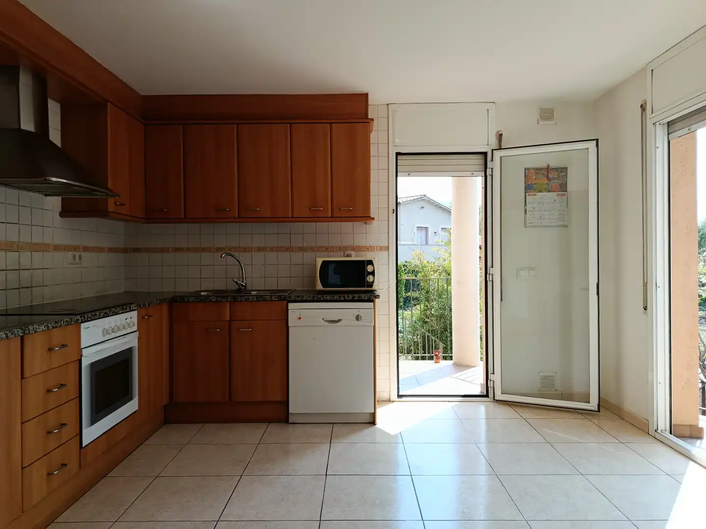 Cuina de Casa adosada en venda en Sant Julià de Ramis amb Calefacció, Jardí privat i Terrassa