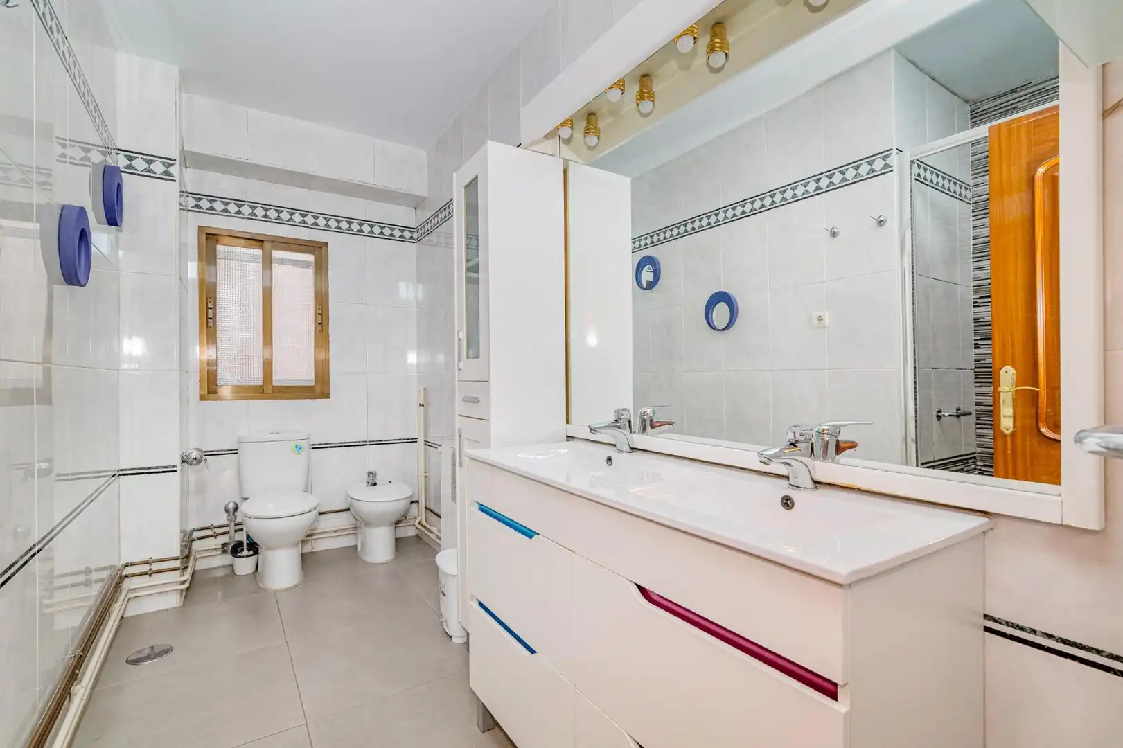 Baño de Piso en venta en Granada con Calefacción y Amueblado