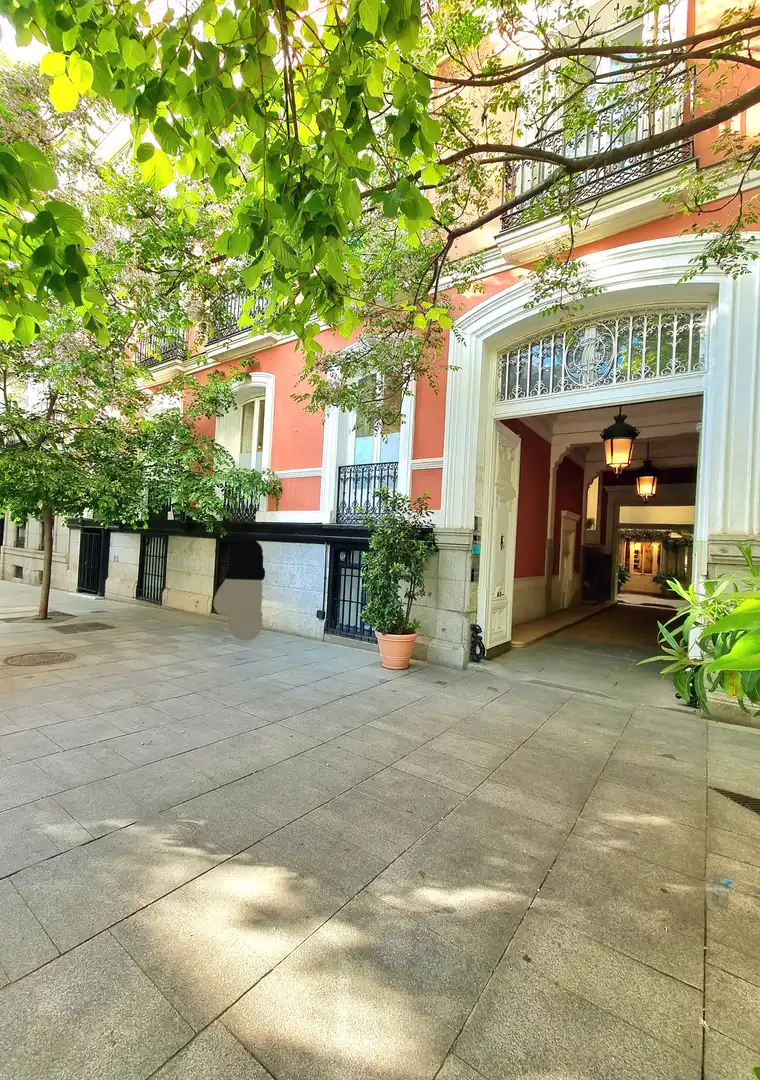 Vista exterior de Local de alquiler en Madrid