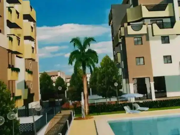 Piscina de Pis en venda en Granada amb Aire condicionat, Jardí privat i Traster