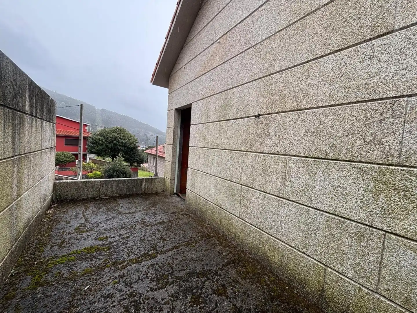 Vista exterior de Casa o xalet en venda en Moaña amb Balcó
