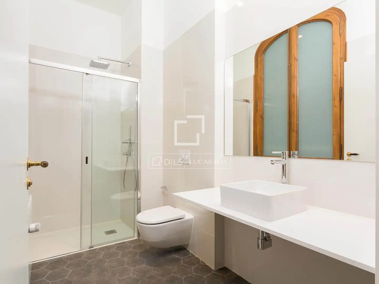 Baño de Piso en venta en Barcelona con Aire acondicionado, Terraza y Balcón