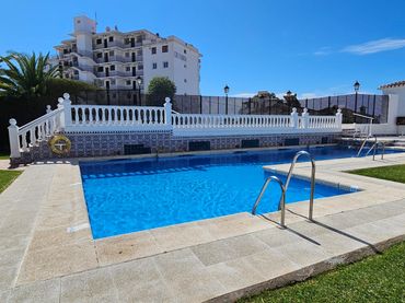 Terraced house with balcony for sale in Avenida Ciudad de Pescia 55