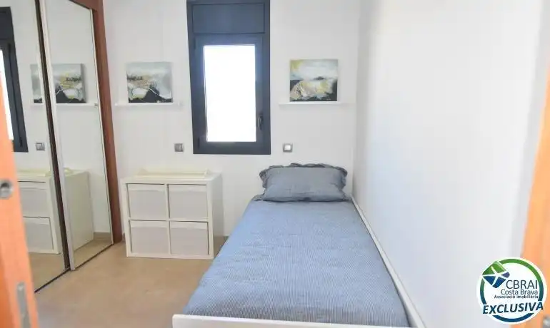 Dormitori de Apartament en venda en Roses amb Aire condicionat, Terrassa i Moblat