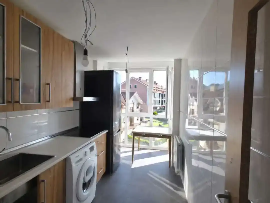Küche von Wohnung zum Verkauf in Voto mit Schwimmbad und Balkon