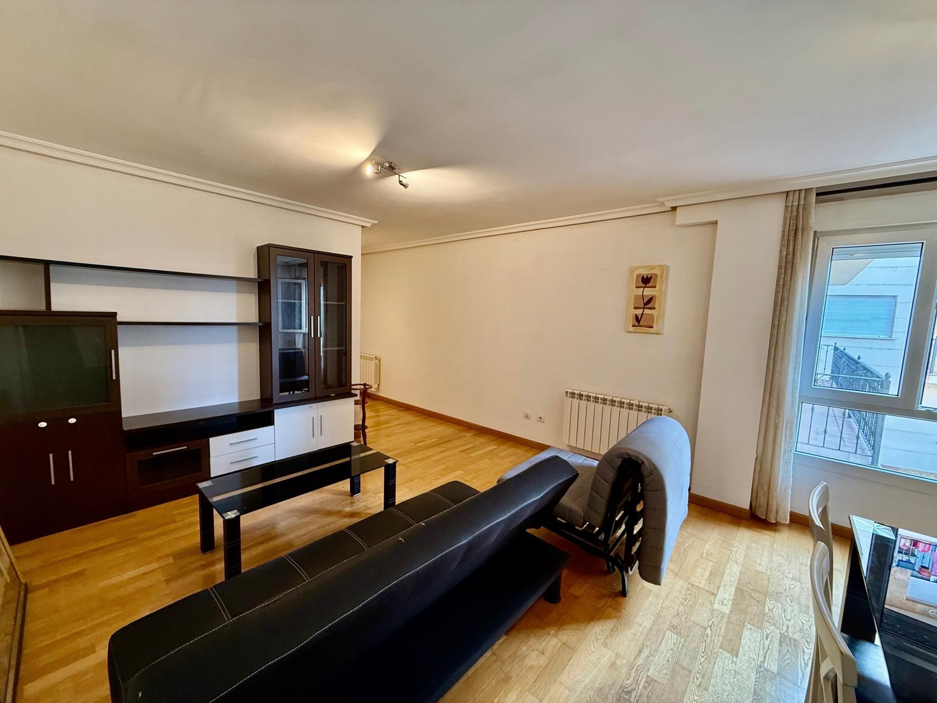 Sala d'estar de Pis en venda en Valencia de Don Juan amb Calefacció