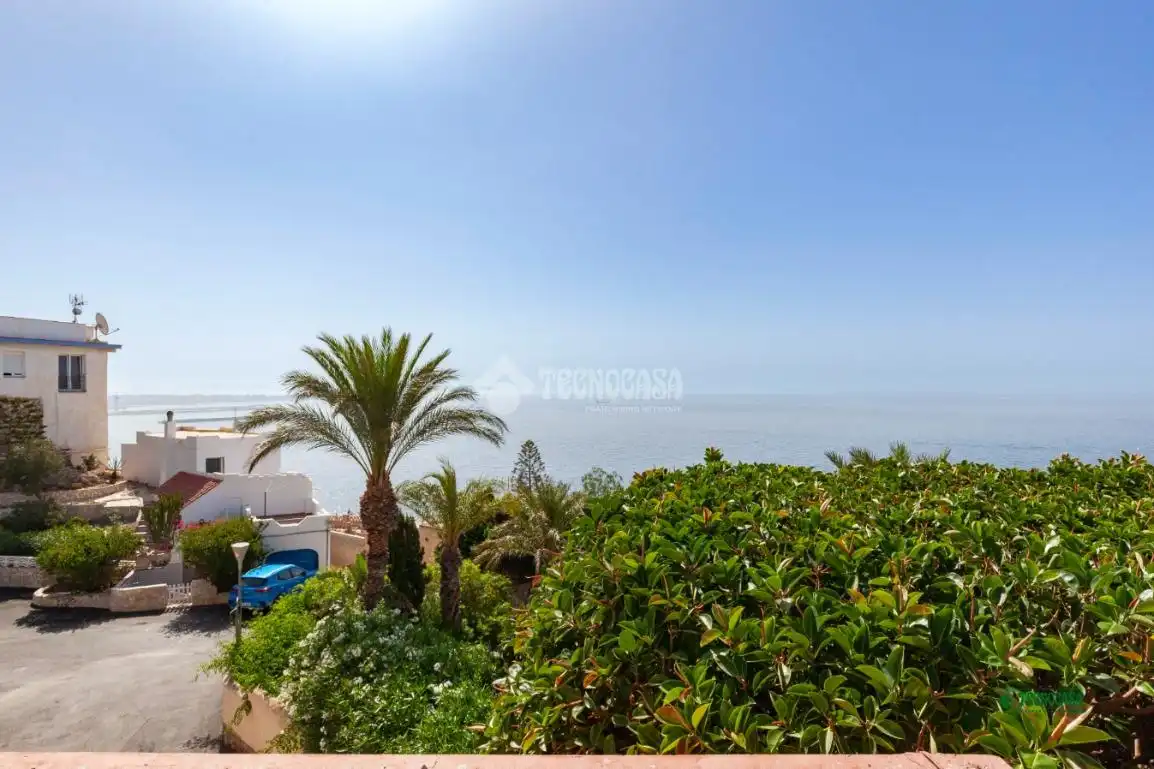 Detached homes for sale in C. Eduardo VII, Castell del Rey