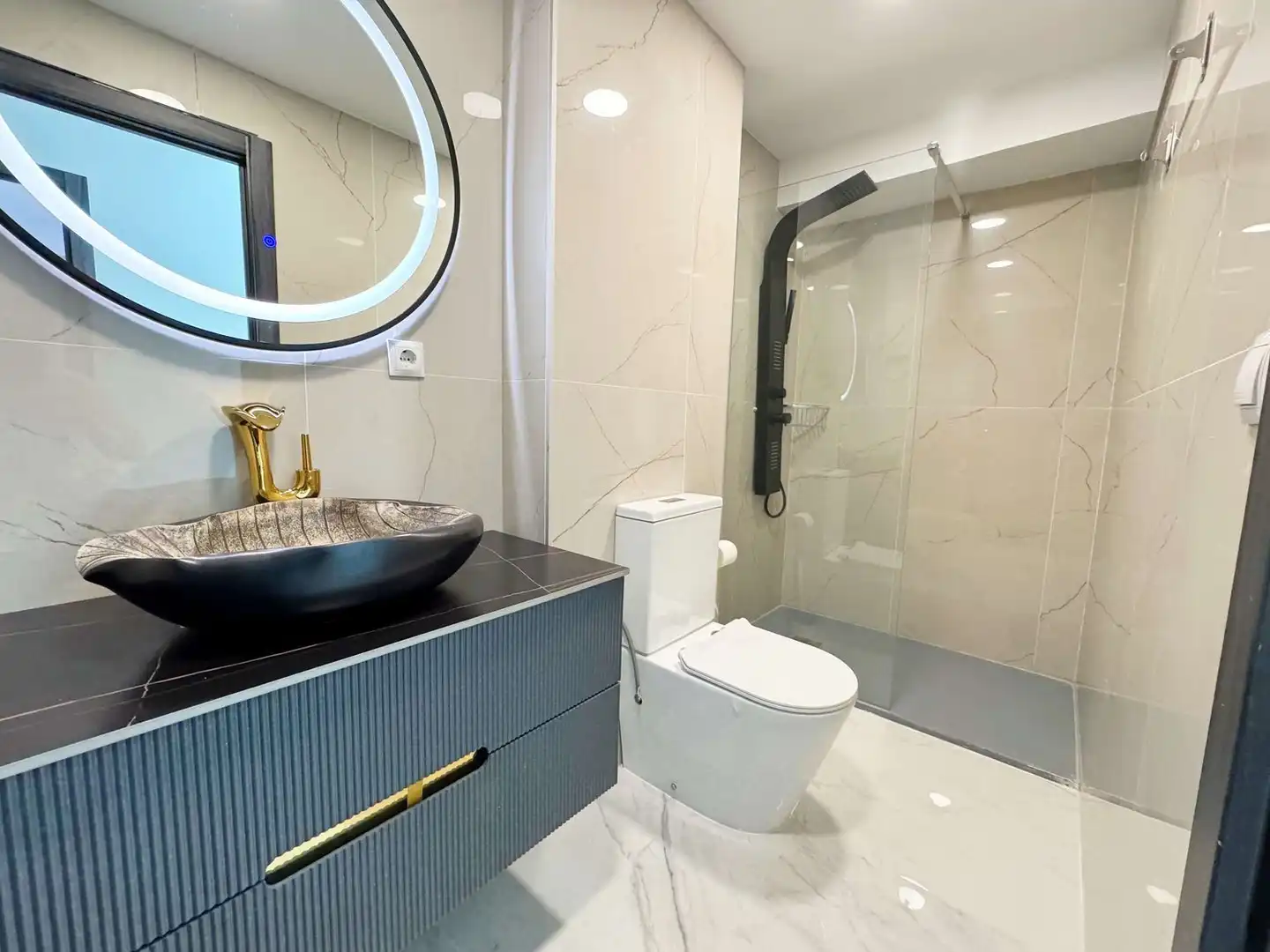 Baño de Piso en venta en Alicante / Alacant con Aire acondicionado, Terraza y Trastero