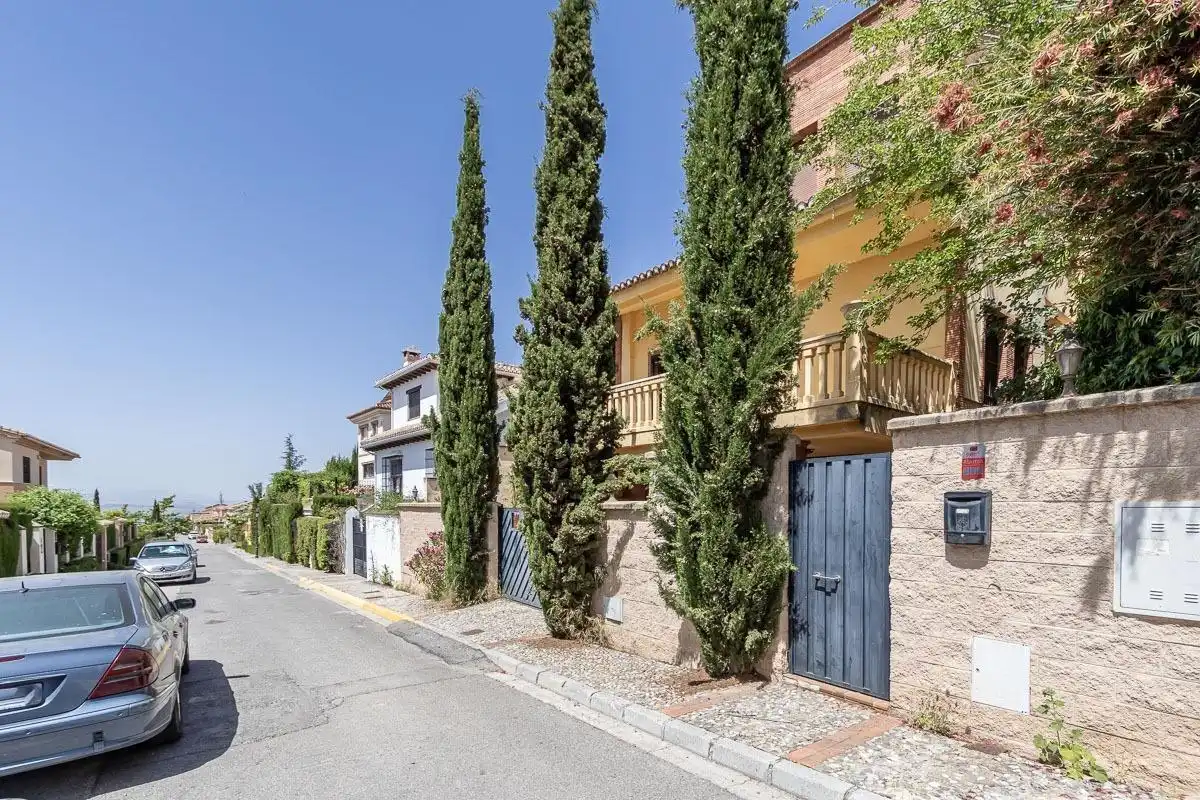 Vista exterior de Casa o xalet en venda en Albolote amb Calefacció, Jardí privat i Traster
