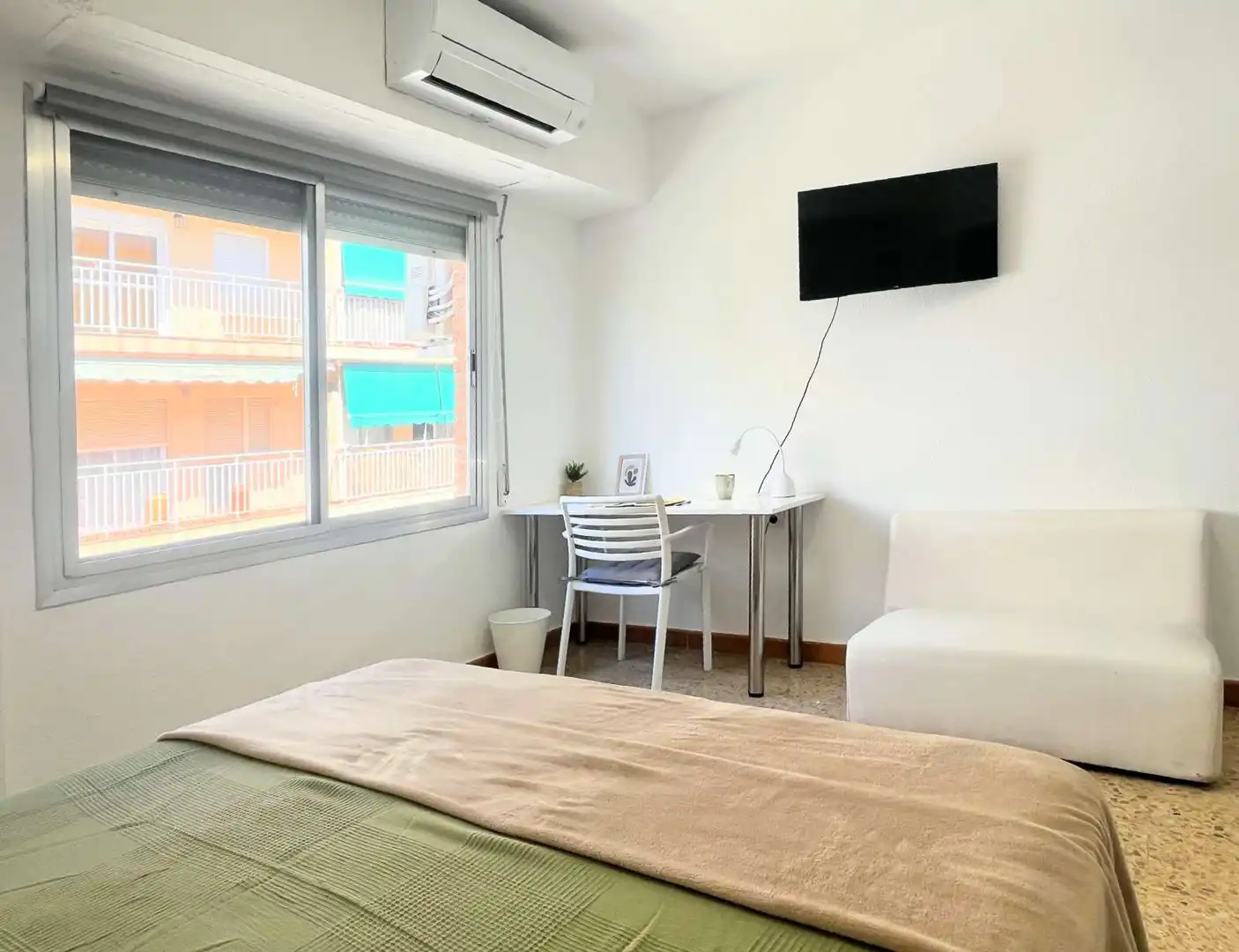 Dormitori de Pis per a compartir en Burjassot amb Aire condicionat, Terrassa i Moblat