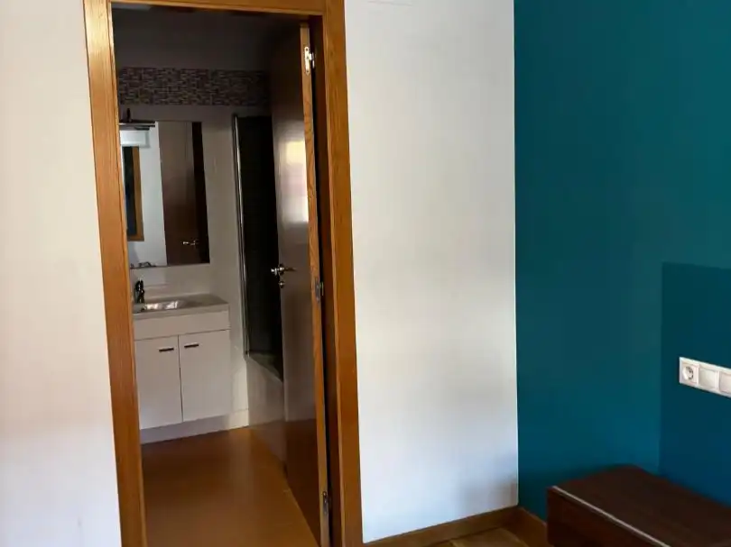 Bathroom of Flat for rent in Pontevedra Capital   with Terrace and Balcony