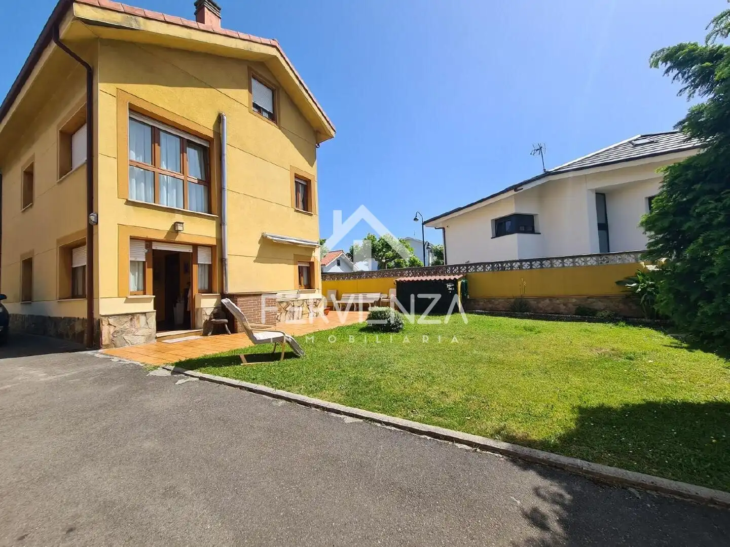 Vista exterior de Casa o chalet en venta en Castrillón