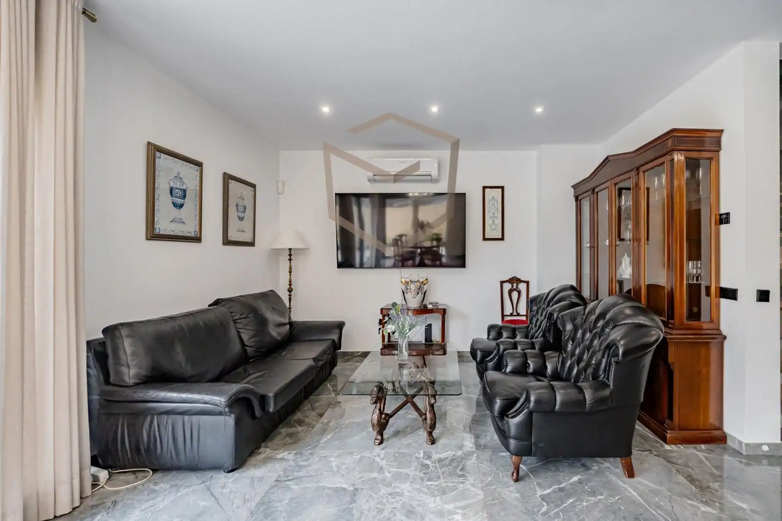 Wohnzimmer von Einfamilien-Reihenhaus zum Verkauf in Pozuelo de Alarcón mit Klimaanlage, Heizung und Terrasse