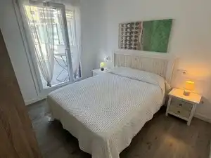 Habitación de Piso de alquiler en Almuñécar con Aire acondicionado, Terraza y Amueblado