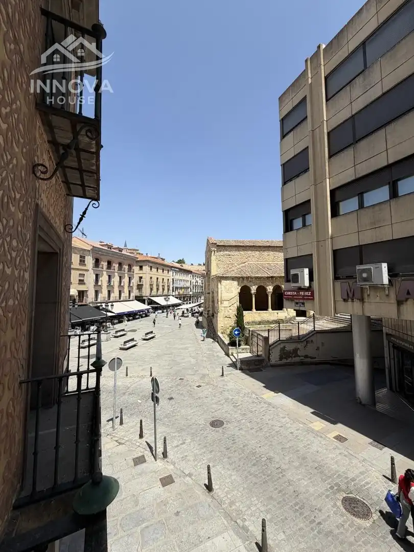 Vista exterior de Pis de lloguer en Segovia amb Calefacció, Terrassa i Moblat