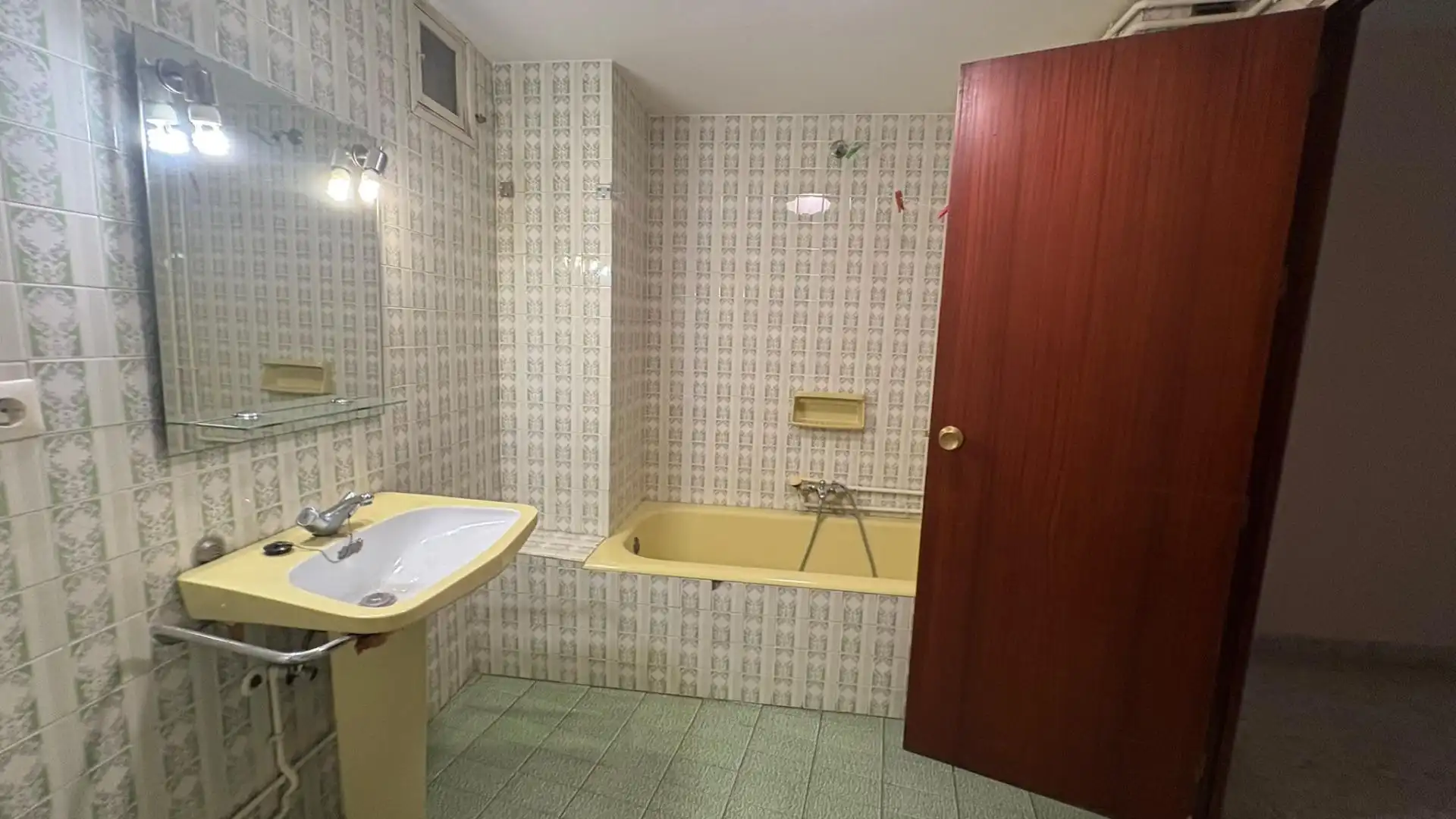 Bathroom of Flat for sale in Málaga  with Terrace and Balcony