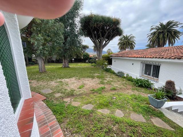 Casa-chalet en Venta en Centro