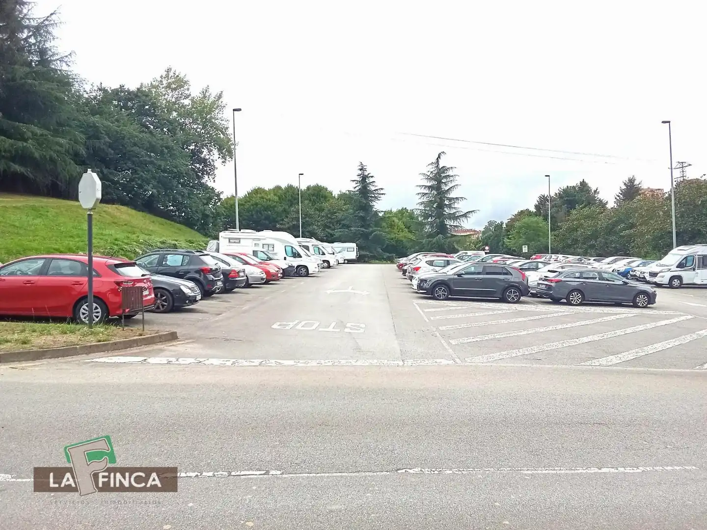 Parking de Piso en venta en Oviedo  con Calefacción, Terraza y Trastero