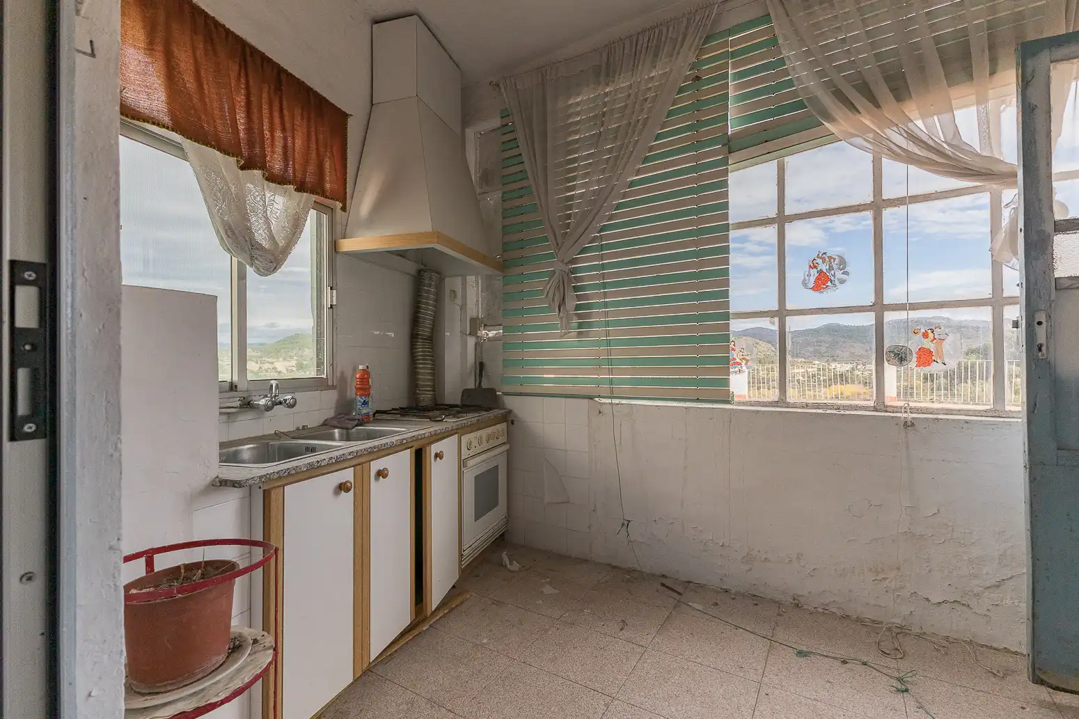 Cuina de Casa o xalet en venda en Segorbe amb Jardí privat, Terrassa i Traster