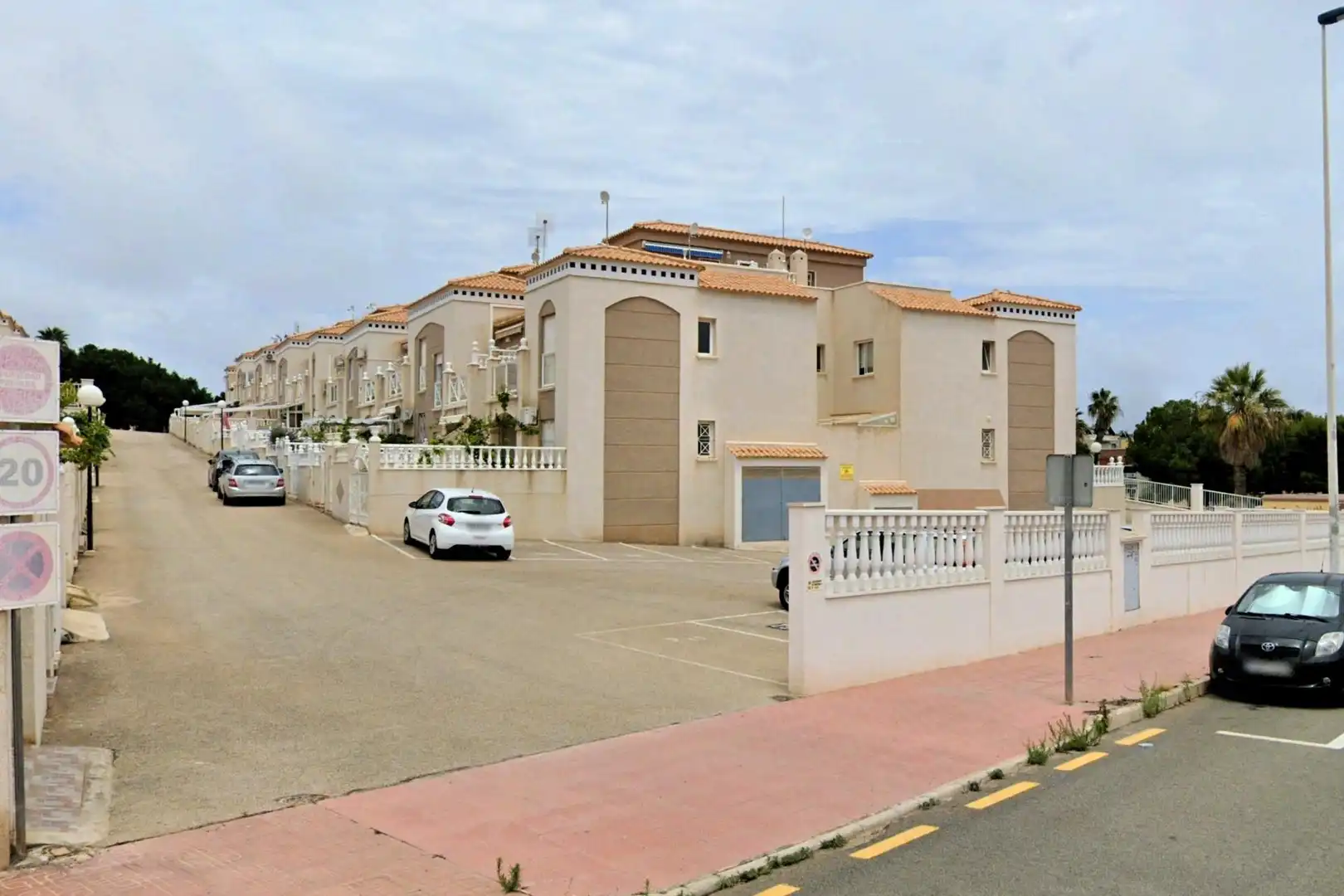 Vista exterior de Àtic en venda en Torrevieja amb Aire condicionat, Calefacció i Terrassa