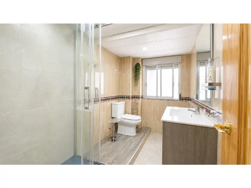 Bathroom of Flat for sale in Córdoba