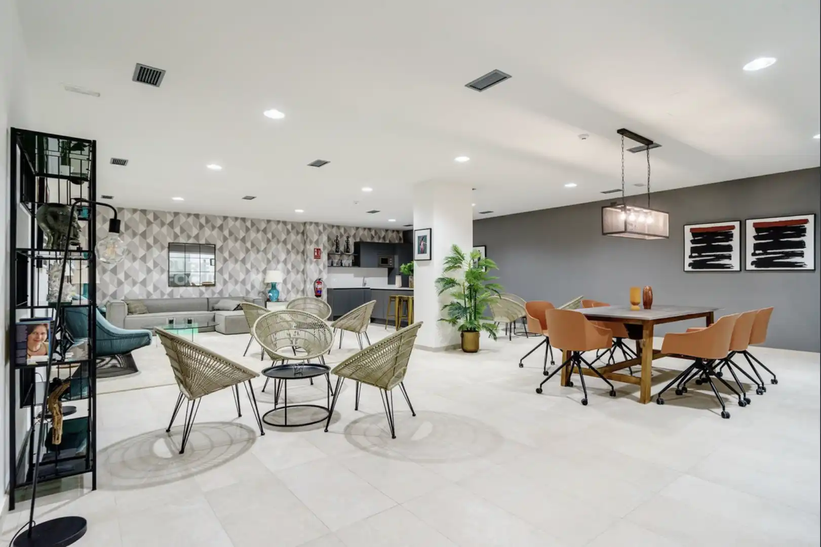 Sala d'estar de Apartament de lloguer en Estepona amb Aire condicionat, Terrassa i Moblat