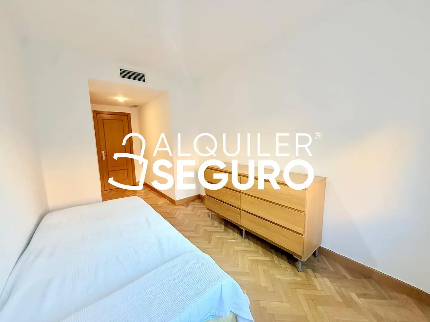 Bedroom of Flat for rent in Madrid  with Air Conditioner and Heating