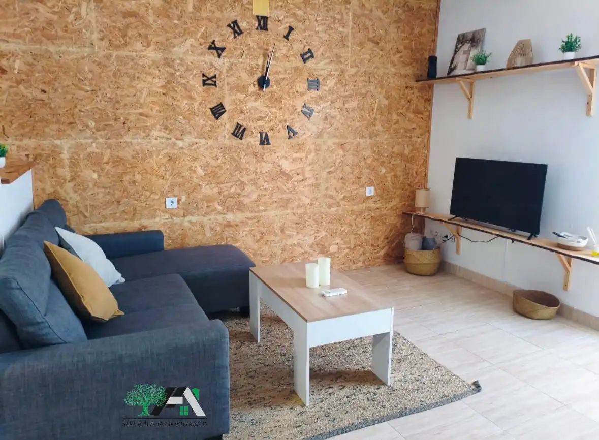 Flat with terrace to rent in Calle los Reinosos