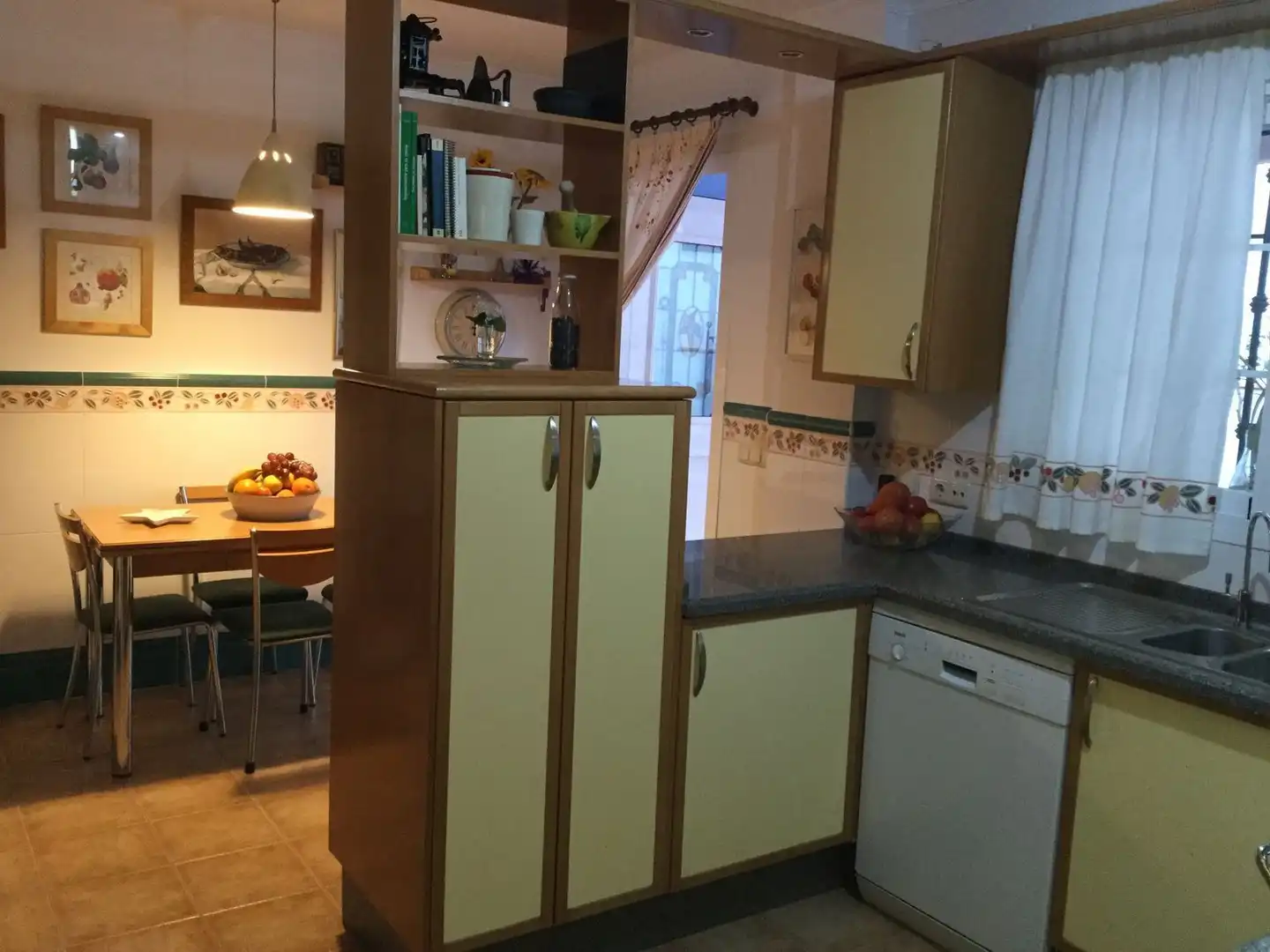 Cuina de Casa o xalet en venda en Arcos de la Frontera amb Aire condicionat, Terrassa i Traster