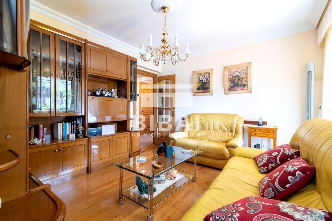 Sala d'estar de Pis en venda en Arrasate / Mondragón amb Calefacció i Balcó