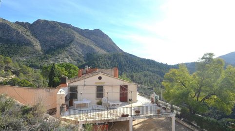 SE VENDE FINCA DE 8 DORMITORIOS CON 900.000M2 DE TERRENO EN ORXETA