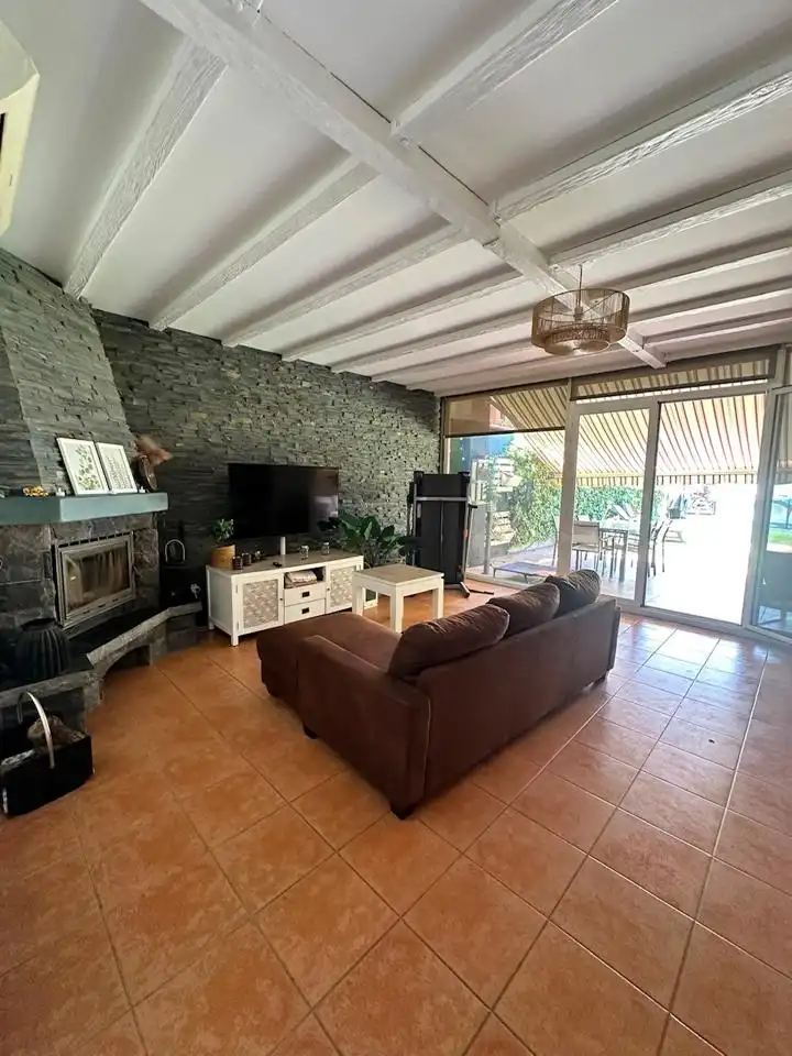 Sala d'estar de Casa o xalet en venda en Zaragoza amb Aire condicionat, Calefacció i Jardí privat