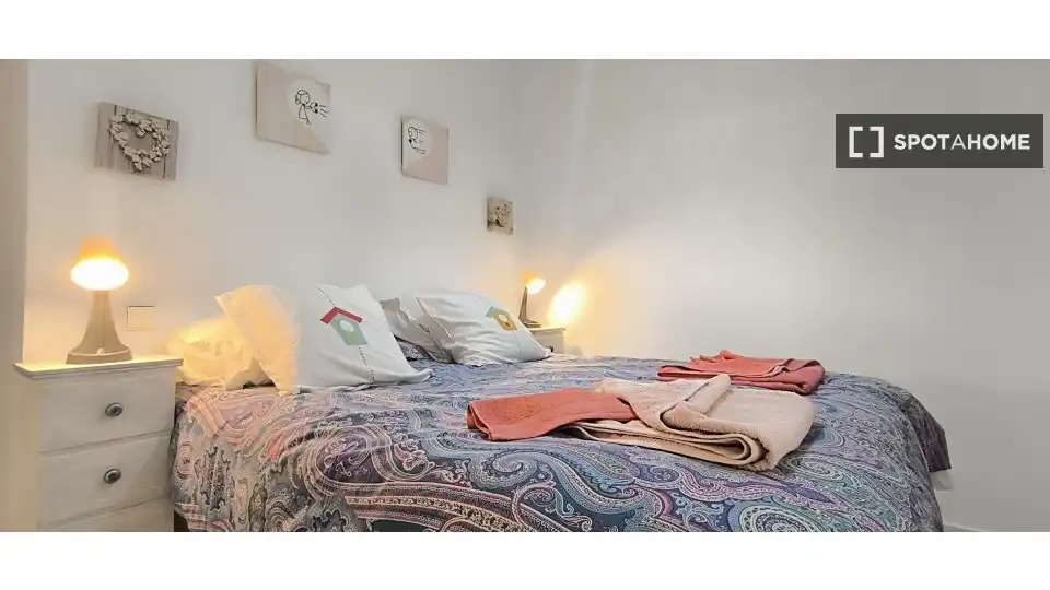 Bedroom of Flat for rent in Madrid  with Air Conditioner, Heating and Furnished