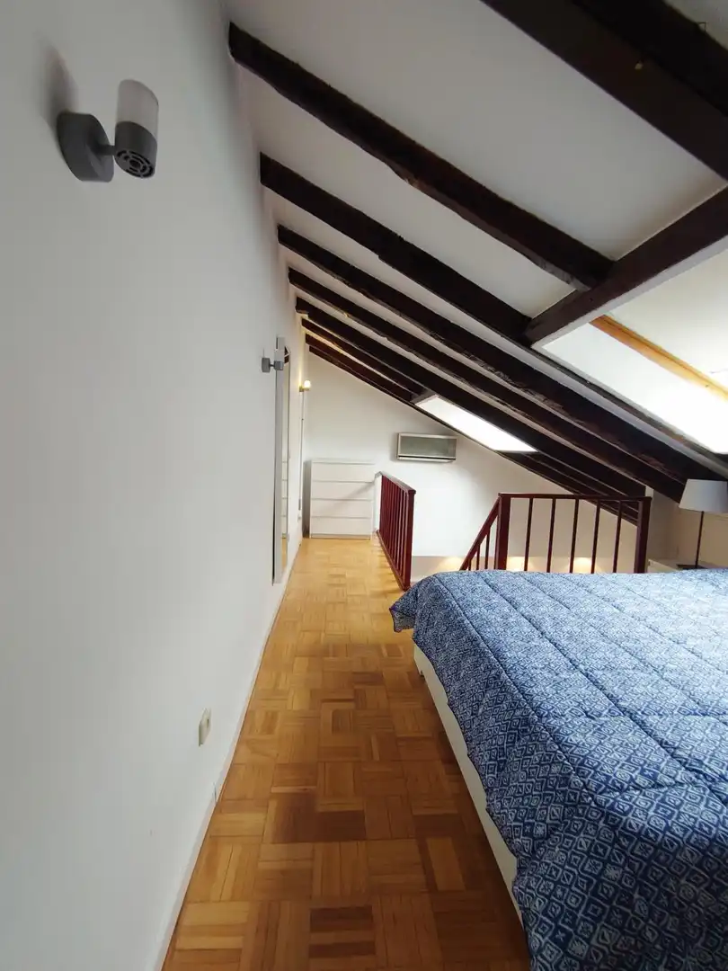 Study for rent in Cortes - Huertas