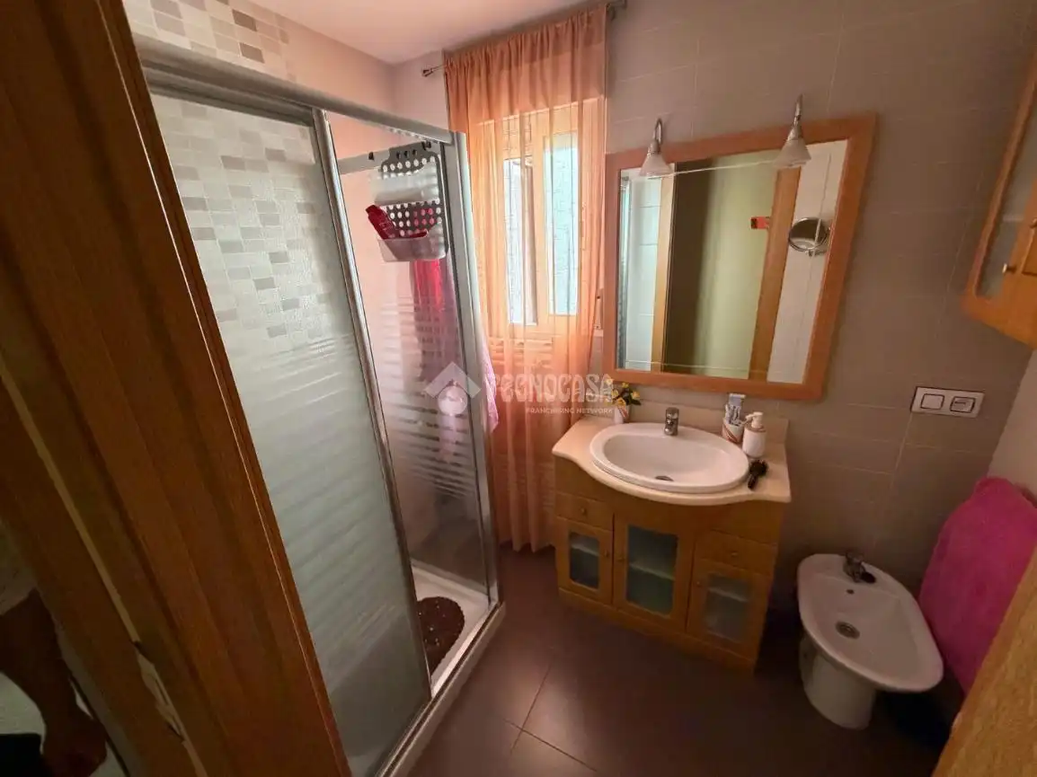 Bany de Pis en venda en Jaén amb Aire condicionat i Moblat