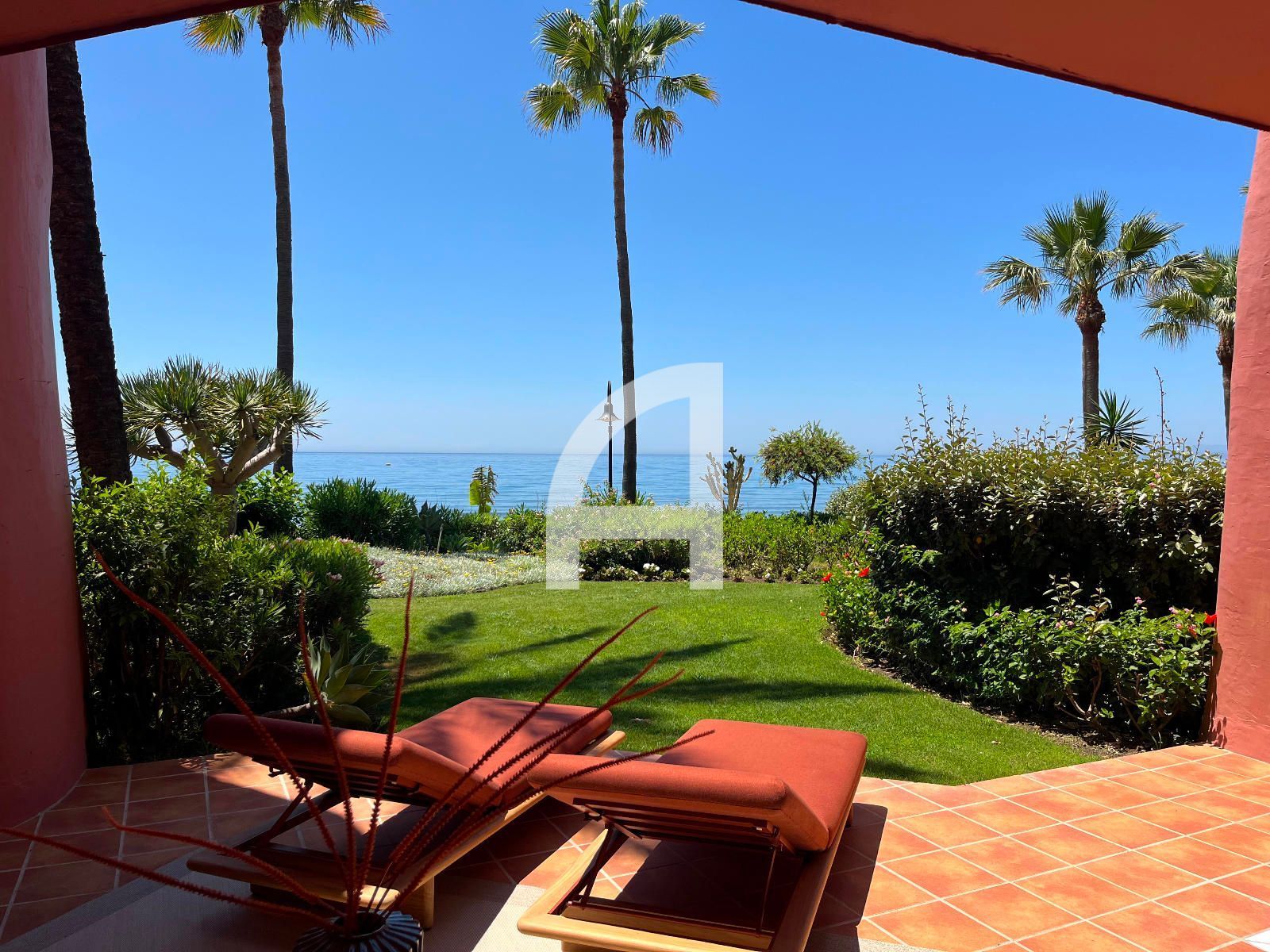 Garden of Flat for sale in Estepona  with Air Conditioner, Heating and Terrace