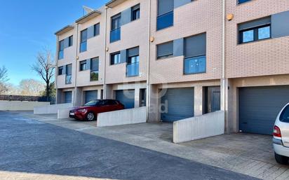 Vista exterior de Casa o xalet en venda en Alcañiz amb Terrassa i Piscina