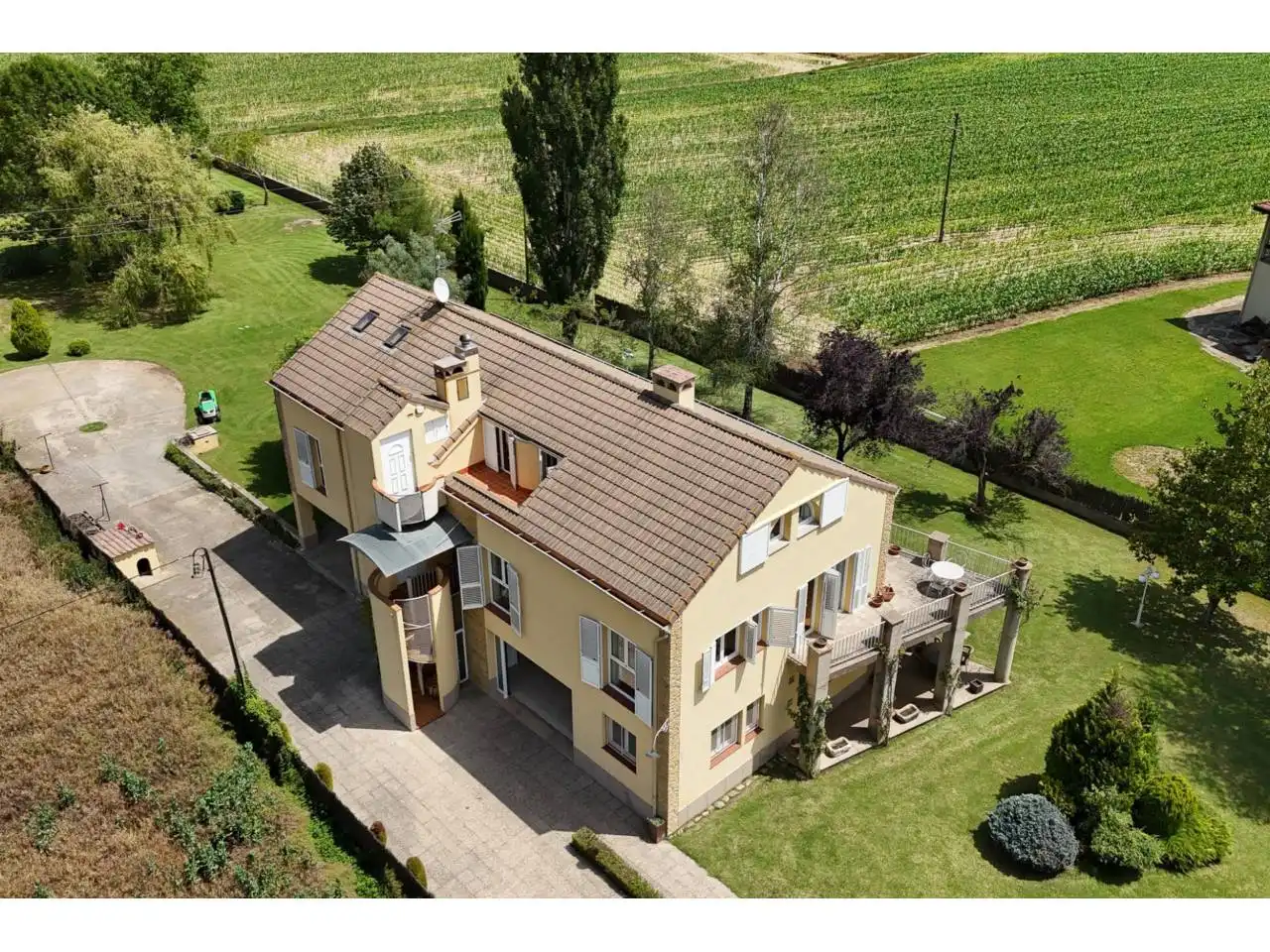 Vista exterior de Casa o chalet en venta en La Vall d'en Bas con Calefacción, Jardín privado y Parquet
