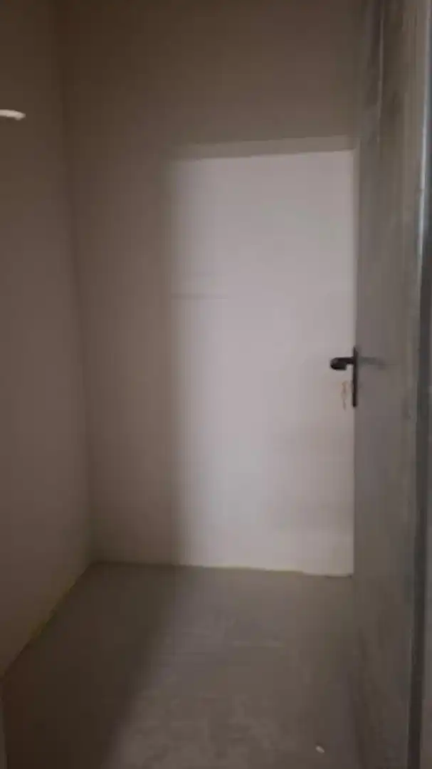 Habitación de Piso en venta en Ribeira con Calefacción, Parquet y Trastero