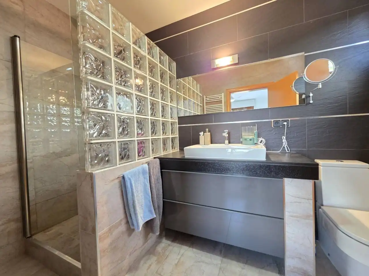 Baño de Casa o chalet en venta en Montcada i Reixac con Aire acondicionado, Calefacción y Jardín privado