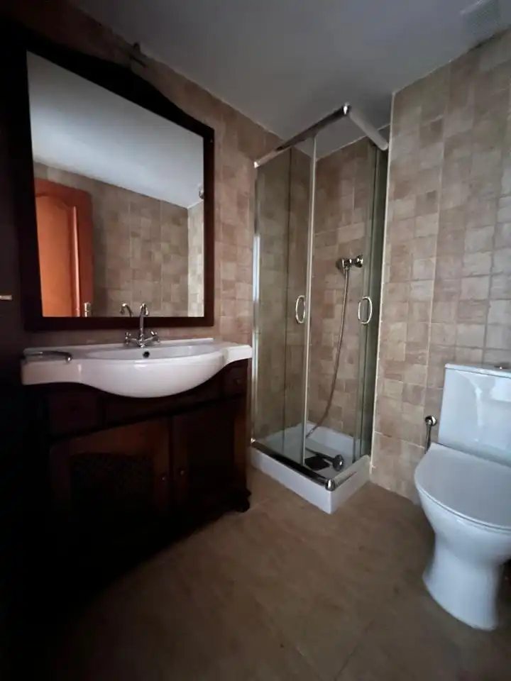 Badezimmer von Erdgeschoss zum Verkauf in Tarragona mit Terrasse