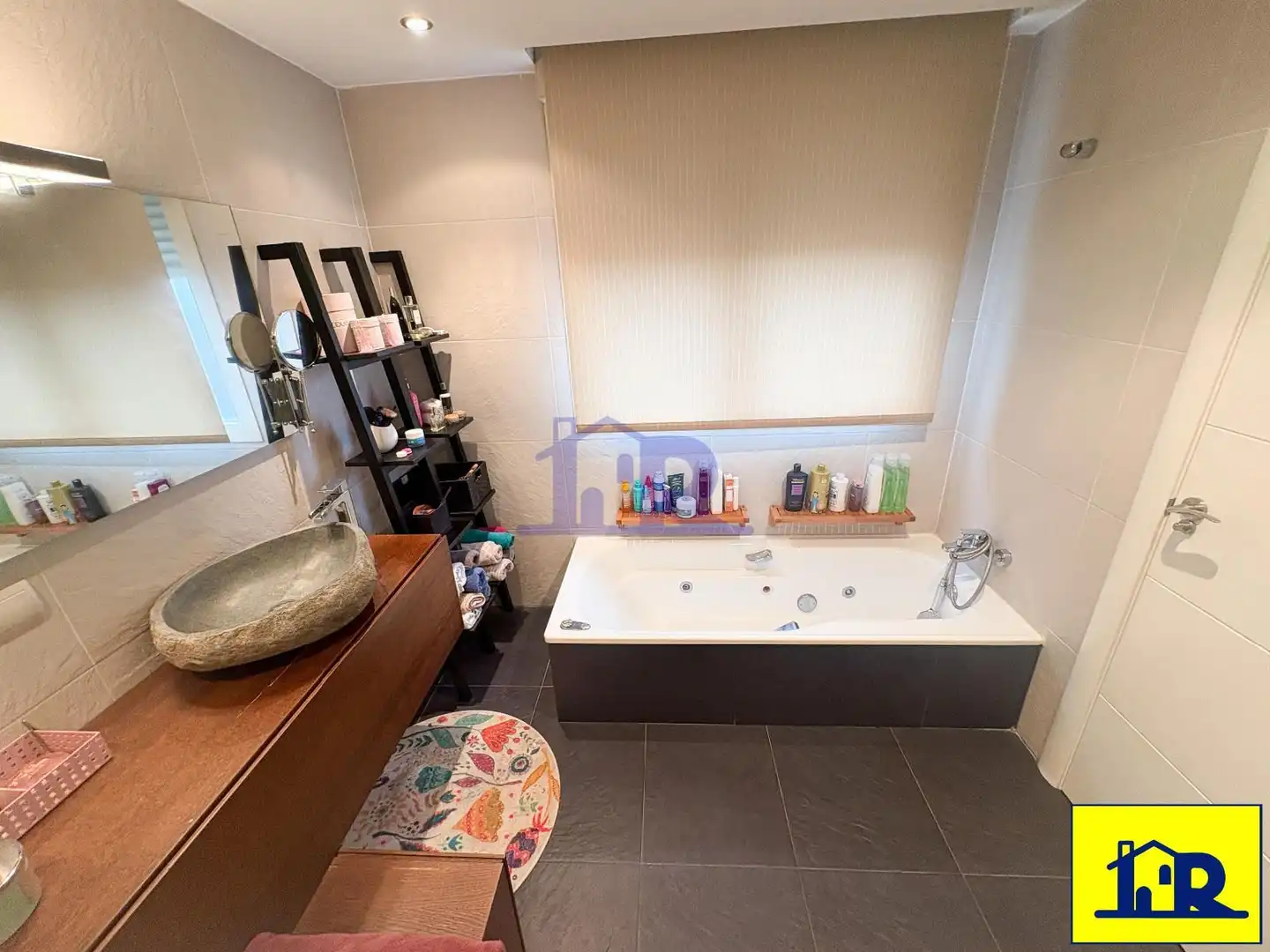 Bathroom of Detached homes for sale in Cuenca  with Air Conditioner, Heating and Swimming Pool