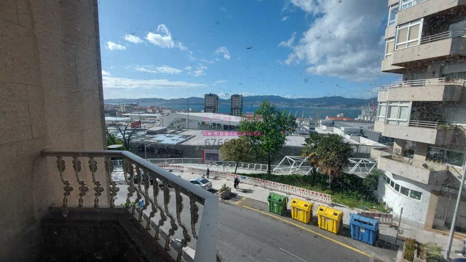 Exterior view of Flat to rent in Vigo   with Parquet flooring, Storage room and Furnished