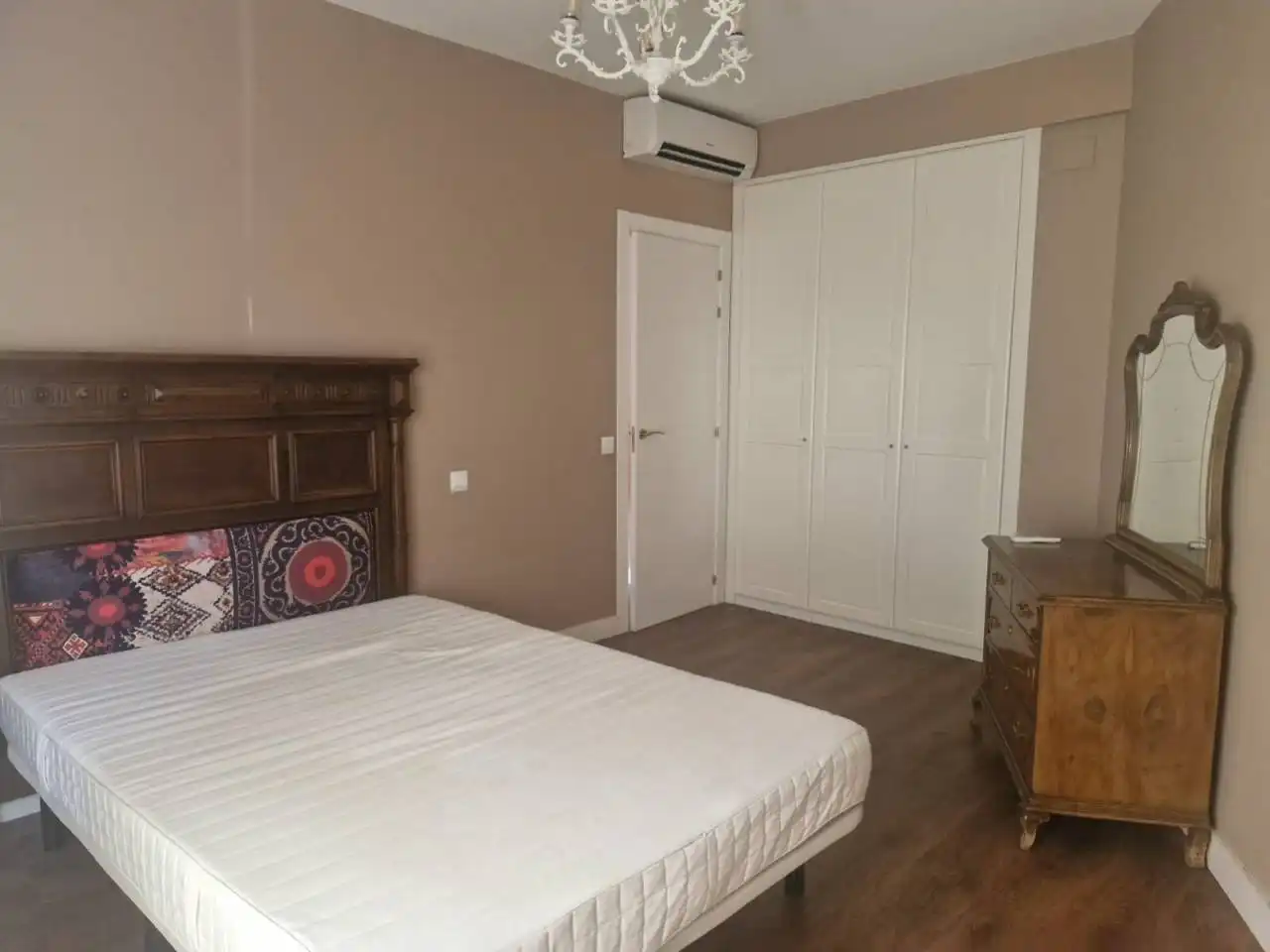 Bedroom of Flat for rent in Toledo  with Air Conditioner, Heating and Furnished