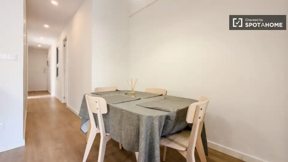Menjador de Apartament per a compartir en Barcelona amb Aire condicionat, Calefacció i Terrassa