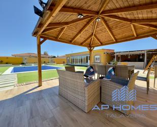 Terrace of House or chalet for sale in Lucillos  with Air Conditioner, Heating and Private garden