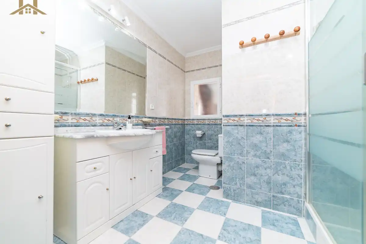 Baño de Piso en venta en Navalcarnero con Aire acondicionado, Calefacción y Terraza