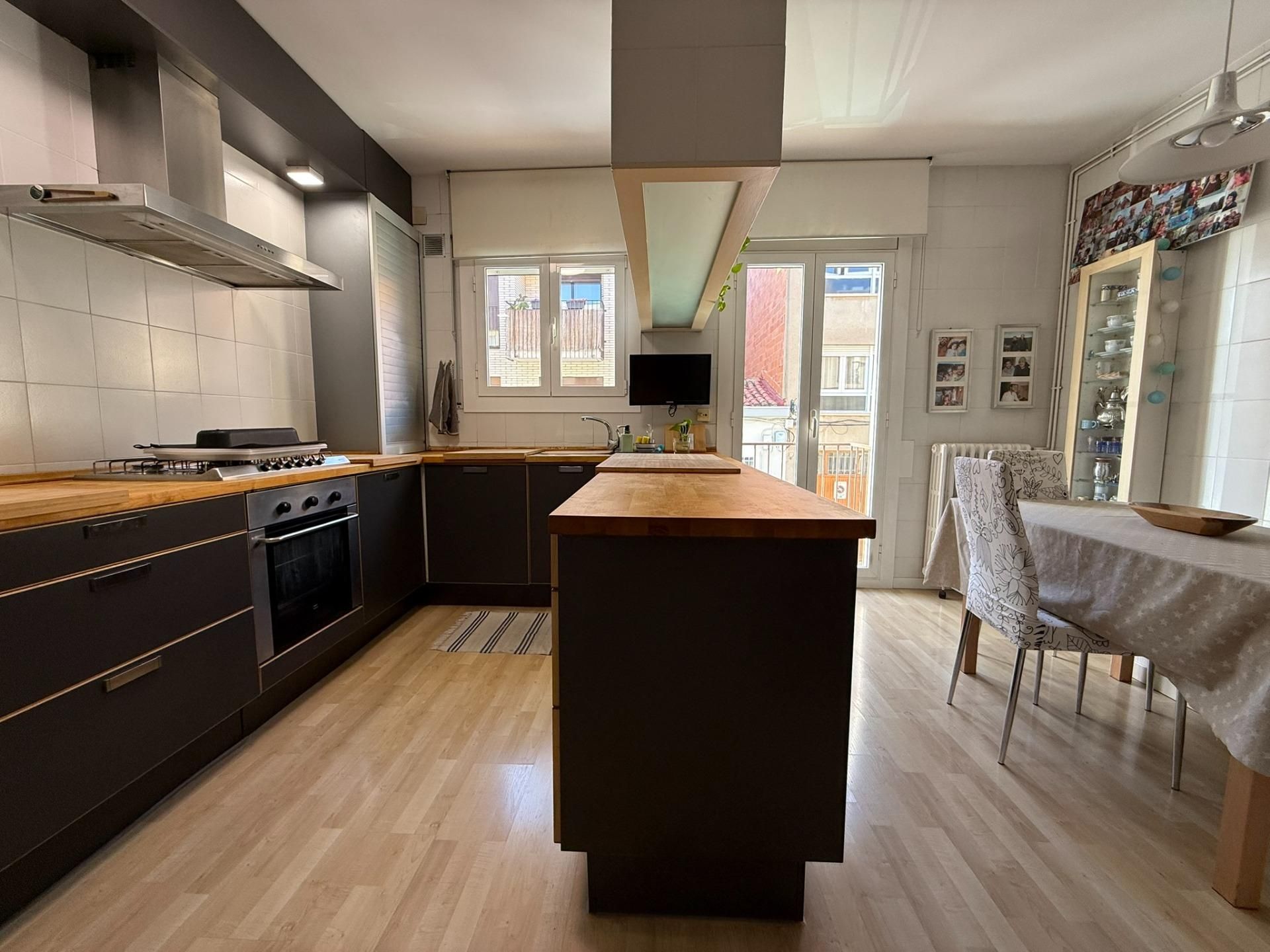 Cuina de Casa o xalet en venda en Sabadell amb Aire condicionat, Calefacció i Jardí privat